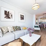 アパート Superb Location Beachfront , 3 Bed With Terrace フエンヒロラ