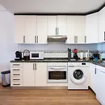 Superb Location Beachfront , 3 Bed With Terrace アパート フエンヒロラ