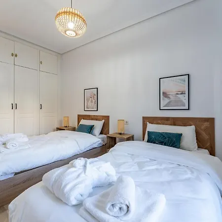 Superb Location Beachfront , 3 Bed With Terrace Апартаменты *