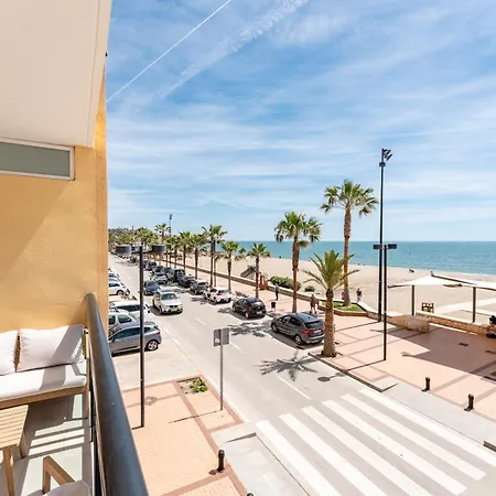 Superb Location Beachfront , 3 Bed With Terrace フエンヒロラ
