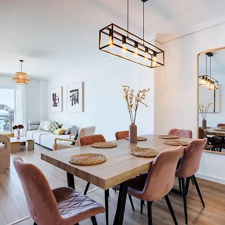 Superb Location Beachfront , 3 Bed With Terrace Lejlighed *