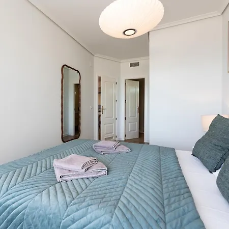 Superb Location Beachfront , 3 Bed With Terrace Lejlighed